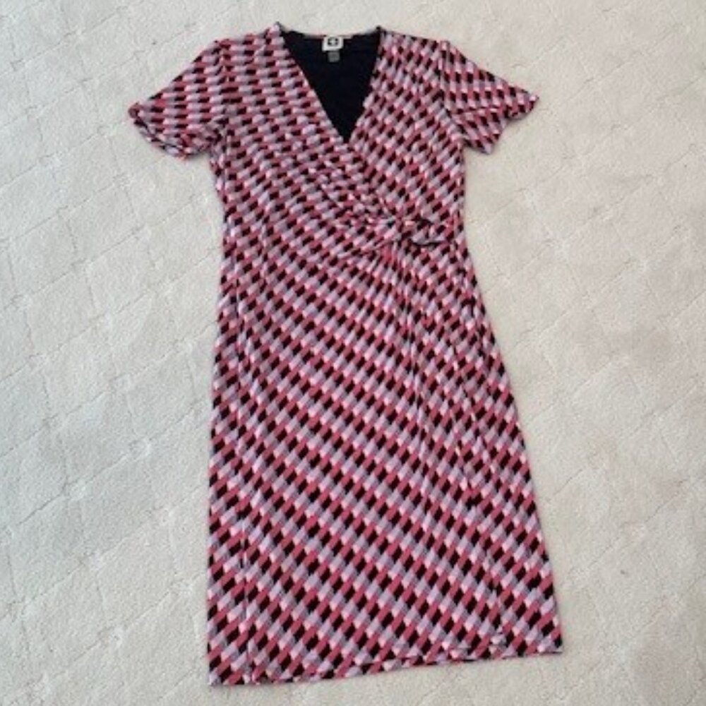 Anne Klein Faux Wrap Short Sleeve Pink Black & White Geo Print Dress – MEDIUM